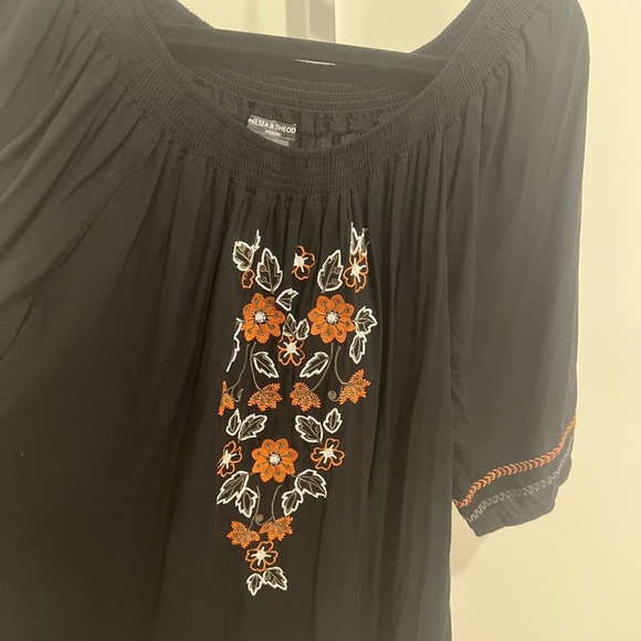 Chelsea & Theodore Women's Top. Black With Embroidery Women's Size 2X /78 retail - Picture 2 of 6